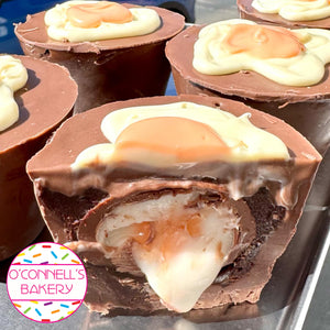Whole Creme Egg Brownie Cup (UK)